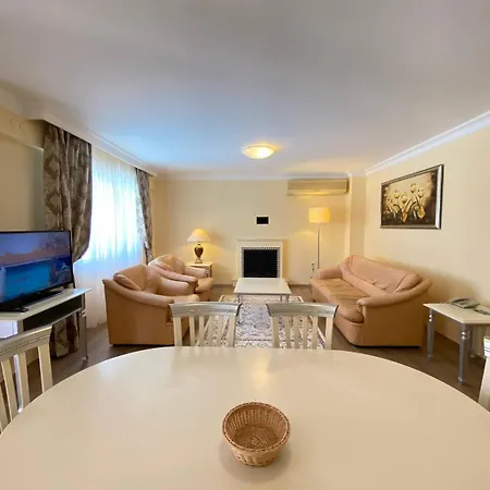 Pine Club Apart Kusadası