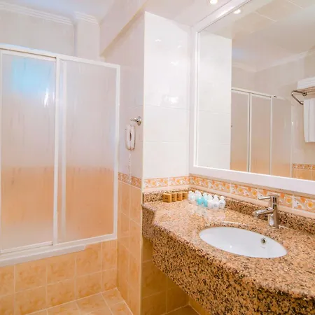 Pine Club Apart Gasthof 4*