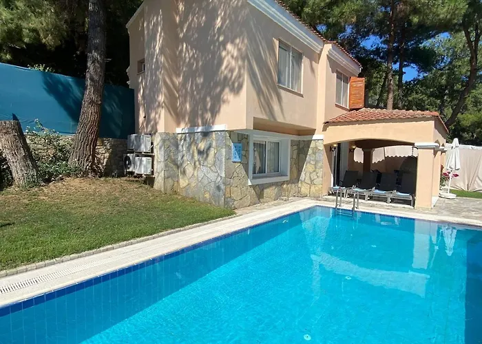 Pine Club Apart 4*