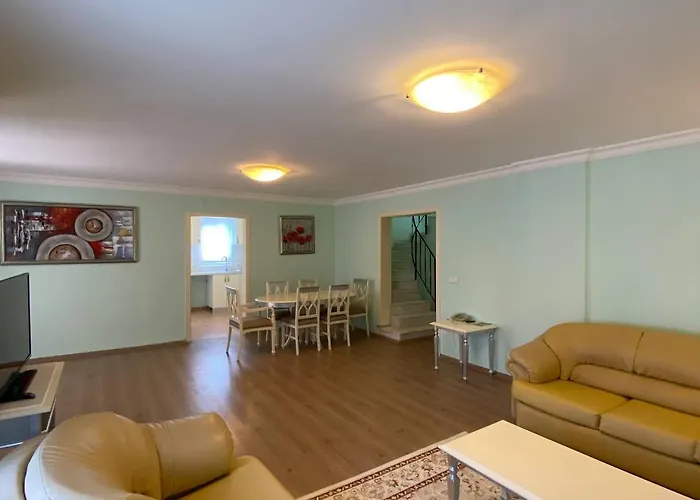 Pine Club Apart بيت ضيافة كوشاداسيه