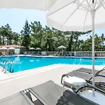 Vendégház Pine Club Apart 4*