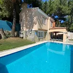 Pine Club Apart 4*