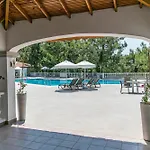 Pine Club Apart 4* Kusadasi