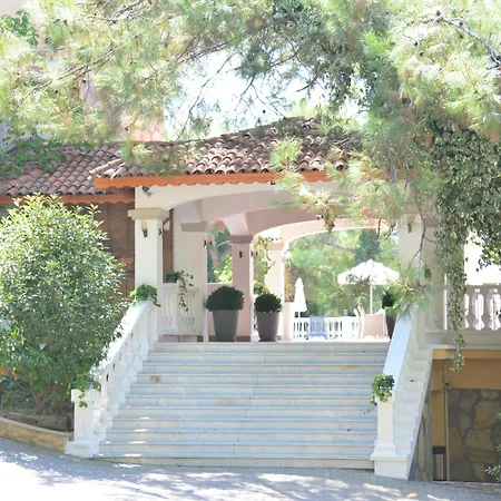 Pine Club Apart 4* Kusadasi