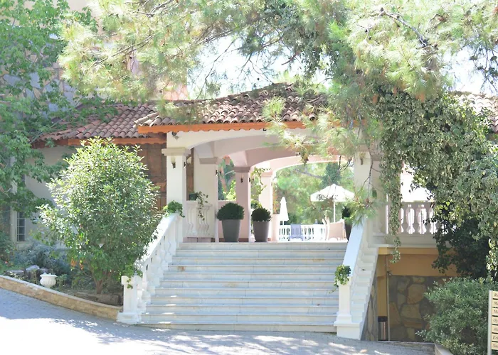 Pine Club Apart 4* Kusadası